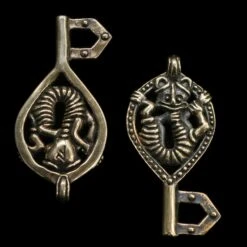 Viking Gripping Bear Key Pendant -The Viking Dragon Shop ad bronze gripping beast key pendant front and back