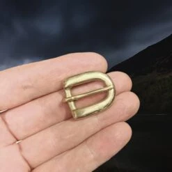 Solid Brass D-Buckle For Reenactment Belts -The Viking Dragon Shop ba 12mm wide brass buckle on hand