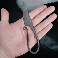 Woman's Viking Knife -The Viking Dragon Shop sg iron age viking knife replica on hand